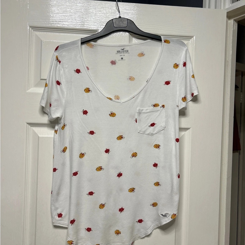 Hollister White and Red Relaxed Short Sleeve Tee